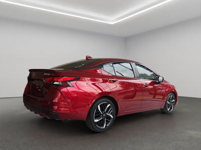 2023 Nissan Versa 4 pts. SR, TA, a/ac. Aut., f. niebla, f. led, spoiler, RA-17 (cambio de línea)