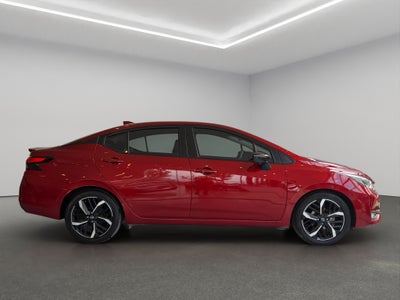 2023 Nissan Versa 4 pts. SR, TA, a/ac. Aut., f. niebla, f. led, spoiler, RA-17 (cambio de línea)