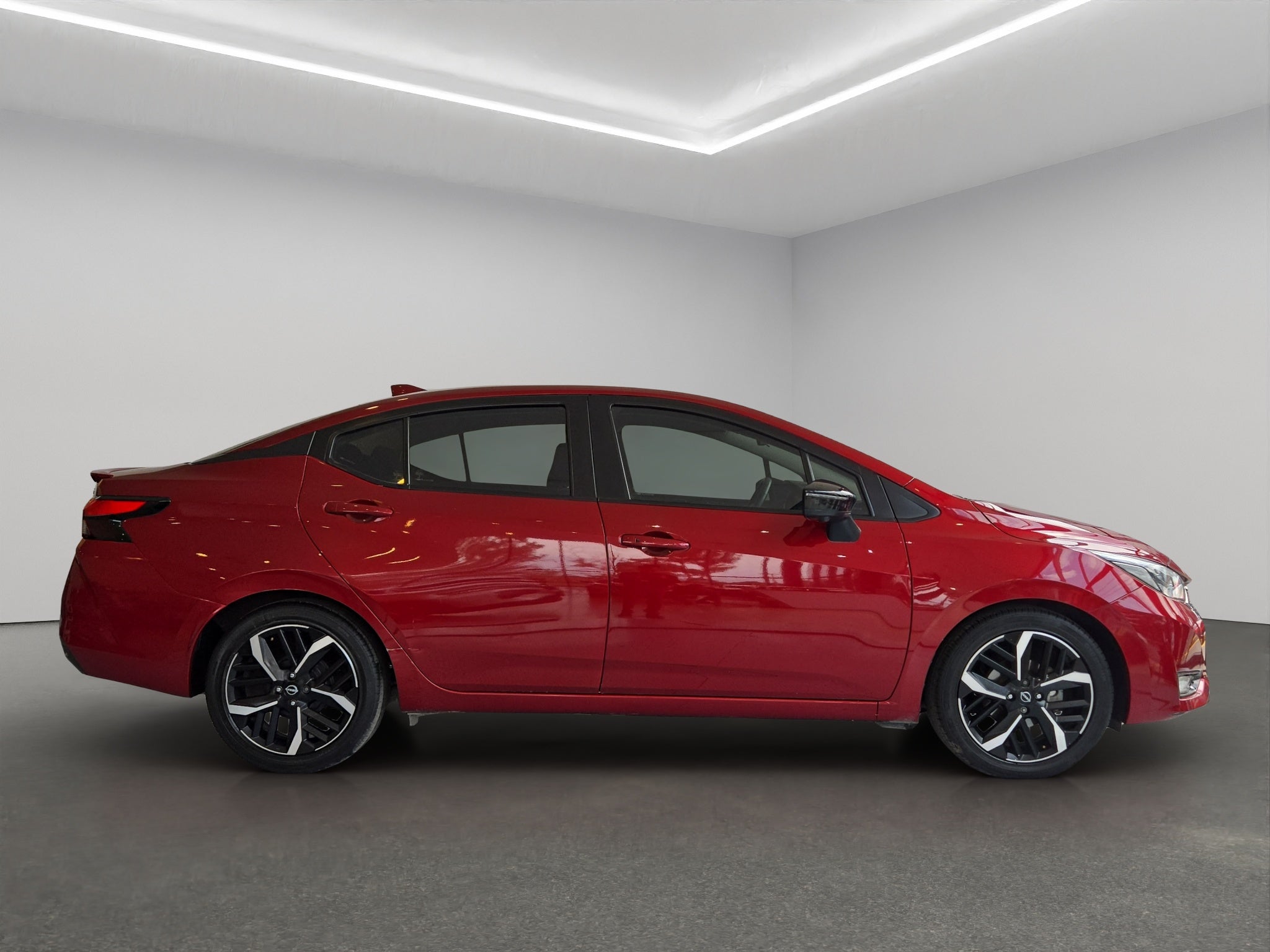 2023 Nissan Versa 4 pts. SR, TA, a/ac. Aut., f. niebla, f. led, spoiler, RA-17 (cambio de línea)