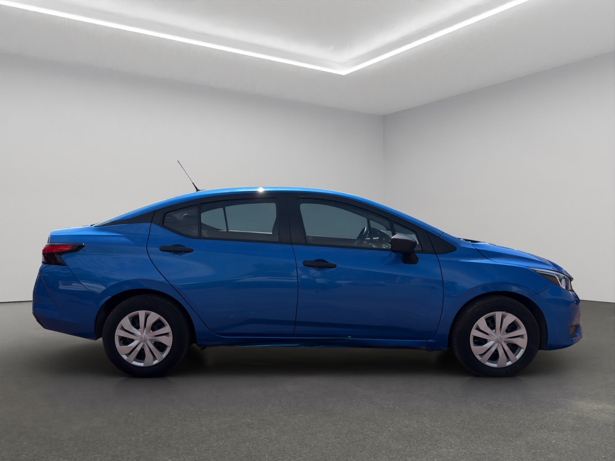 2023 Nissan Versa 4 pts. Advance, TM5, a/ac., f. niebla, RA-16 (cambio de línea)