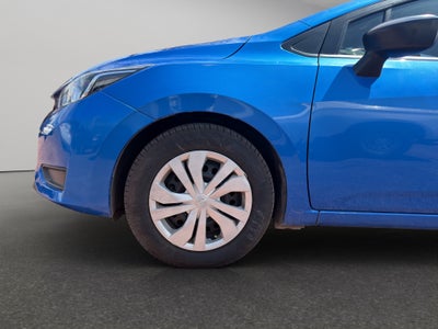 2023 Nissan Versa 4 pts. Advance, TM5, a/ac., f. niebla, RA-16 (cambio de línea)