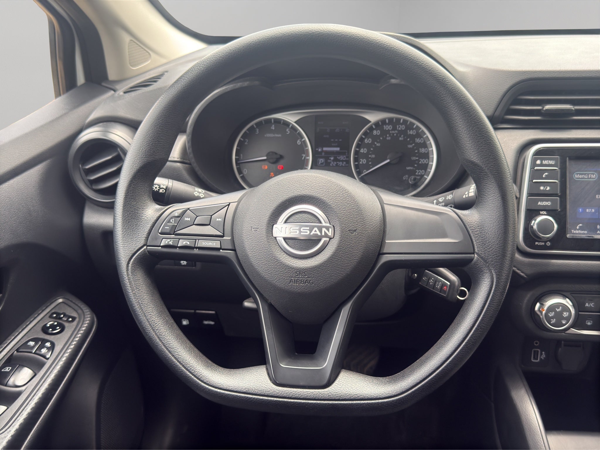2025 Nissan Versa 4 pts. Sense, TM5, a/ac., R-15 (línea anterior)