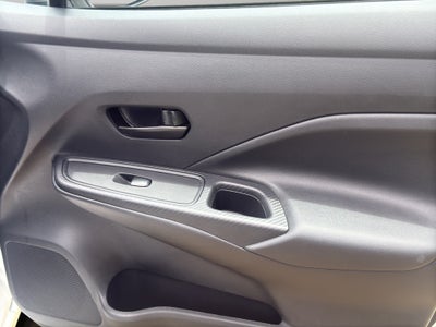 2025 Nissan Versa 4 pts. Sense, TM5, a/ac., R-15 (línea anterior)