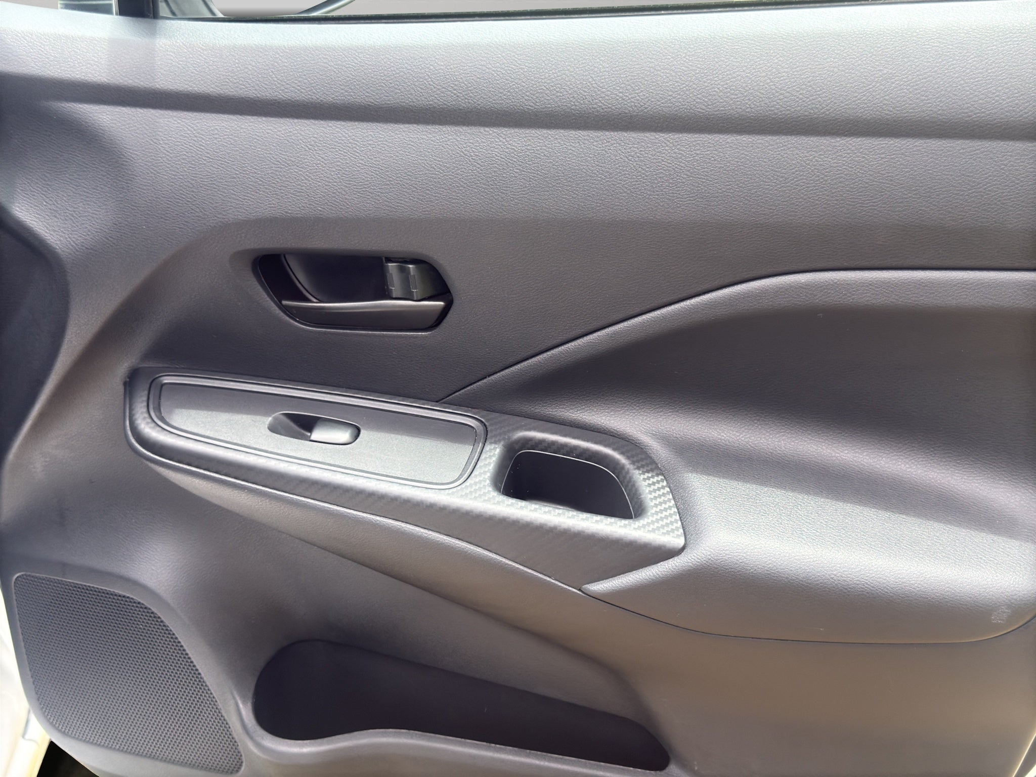 2025 Nissan Versa 4 pts. Sense, TM5, a/ac., R-15 (línea anterior)