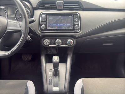 2025 Nissan Versa 4 pts. Sense, TM5, a/ac., R-15 (línea anterior)