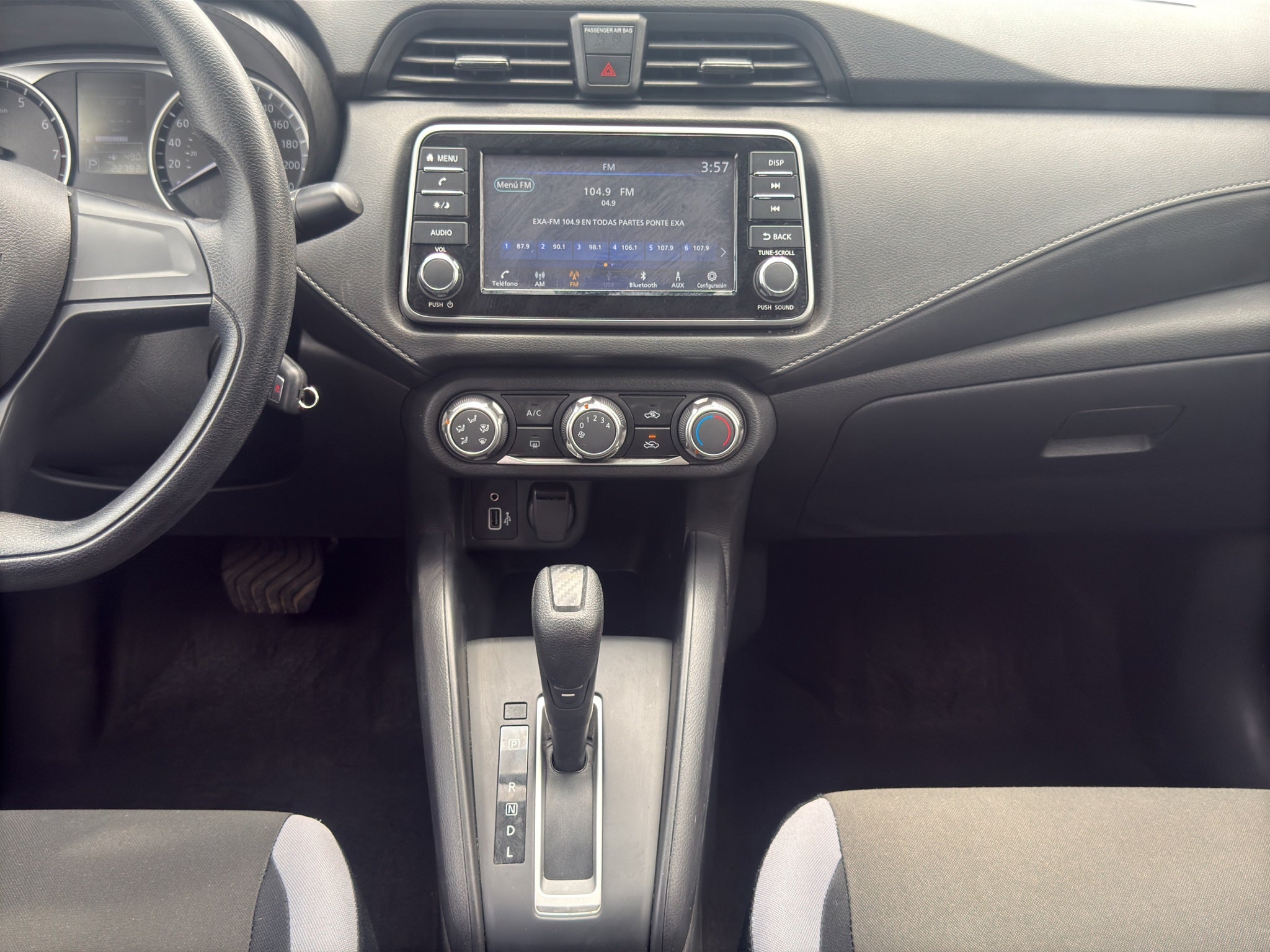 2025 Nissan Versa 4 pts. Sense, TM5, a/ac., R-15 (línea anterior)