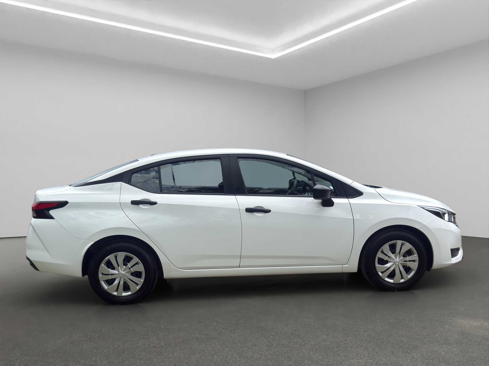 2025 Nissan Versa 4 pts. Sense, TM5, a/ac., R-15 (línea anterior)