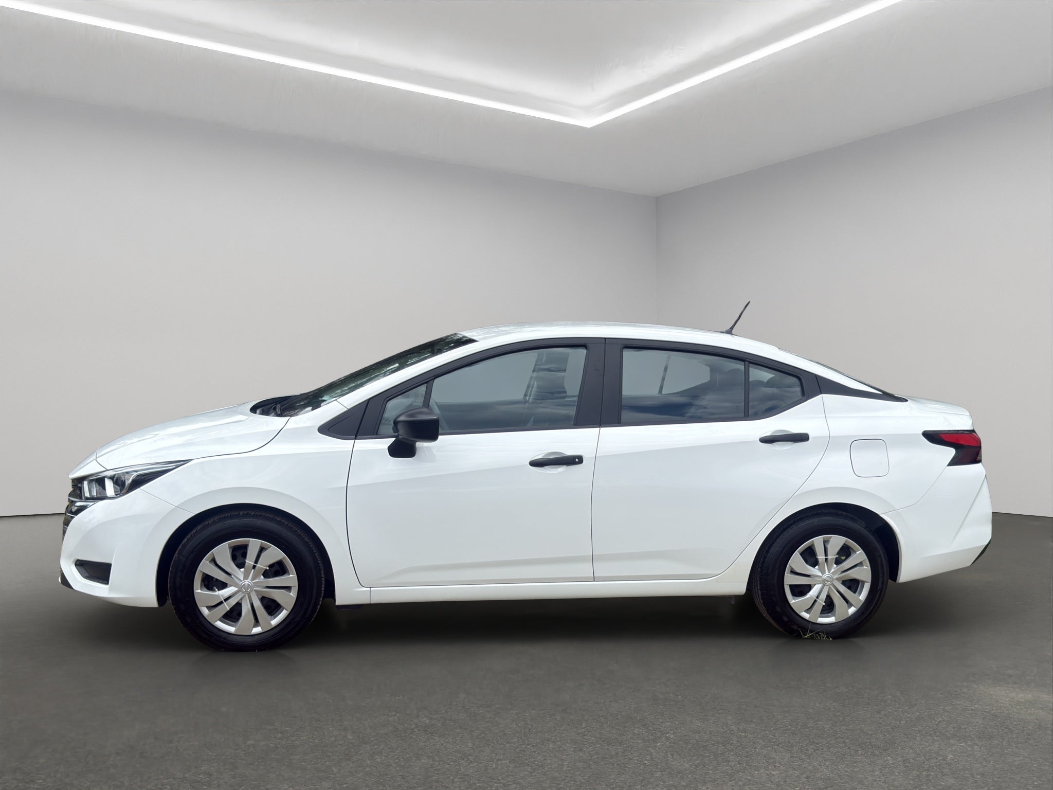 2025 Nissan Versa 4 pts. Sense, TM5, a/ac., R-15 (línea anterior)