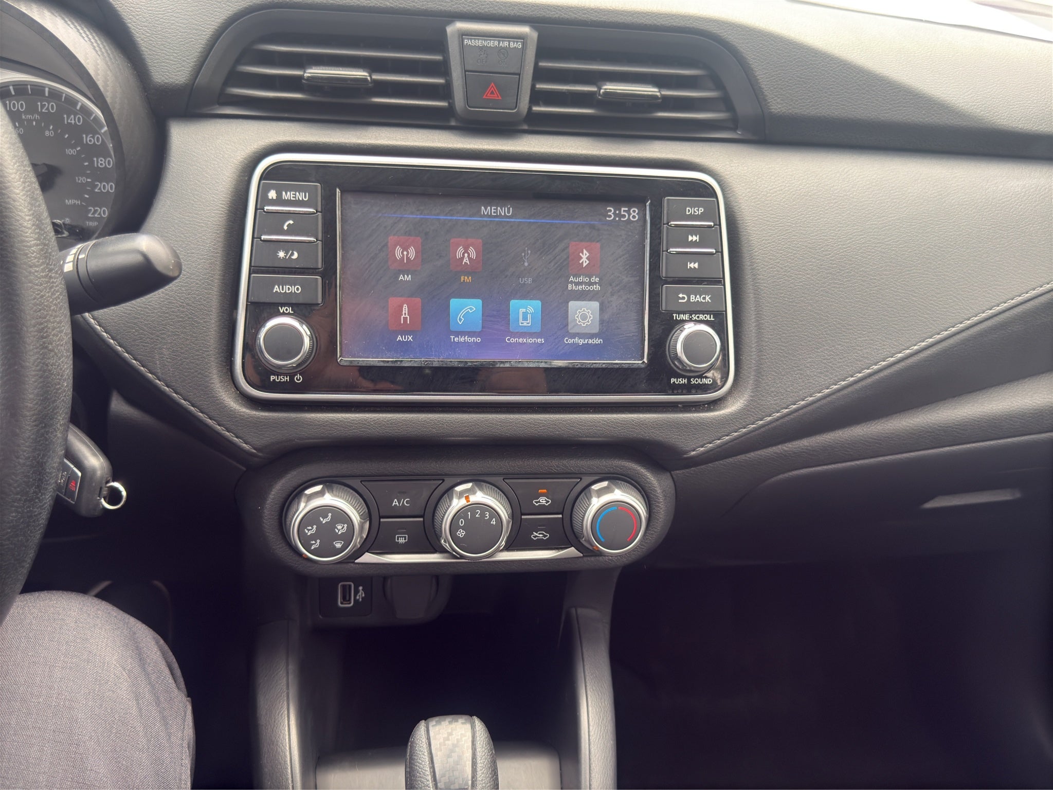 2025 Nissan Versa 4 pts. Sense, TM5, a/ac., R-15 (línea anterior)