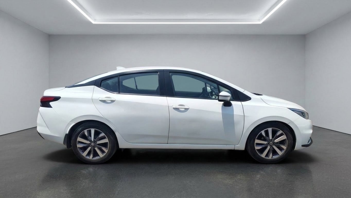 2020 Nissan Versa 4 pts. Exclusive, TA, a/ac. Aut., VE, piel, GPS, f. niebla, RA-17 (línea nueva)