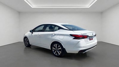 2020 Nissan Versa 4 pts. Exclusive, TA, a/ac. Aut., VE, piel, GPS, f. niebla, RA-17 (línea nueva)