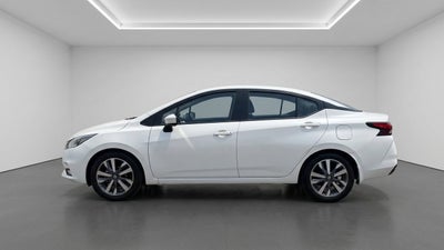 2020 Nissan Versa 4 pts. Exclusive, TA, a/ac. Aut., VE, piel, GPS, f. niebla, RA-17 (línea nueva)