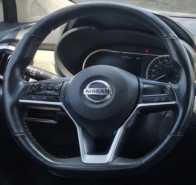 2020 Nissan Versa 4 pts. Exclusive, TA, a/ac. Aut., VE, piel, GPS, f. niebla, RA-17 (línea nueva)