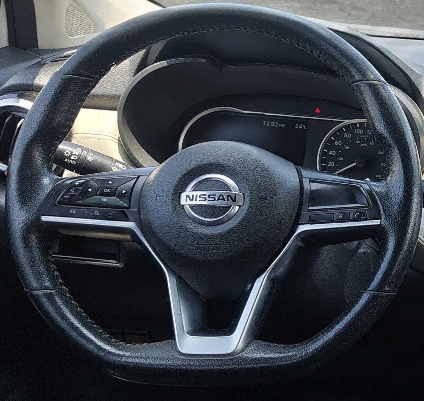2020 Nissan Versa 4 pts. Exclusive, TA, a/ac. Aut., VE, piel, GPS, f. niebla, RA-17 (línea nueva)
