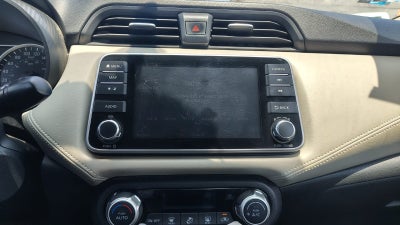 2020 Nissan Versa 4 pts. Exclusive, TA, a/ac. Aut., VE, piel, GPS, f. niebla, RA-17 (línea nueva)