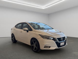 2020 Nissan Versa 4 pts. Platinum, TA, a/ac. Aut., VE, piel, GPS, f. led, RA-17 (línea nueva)