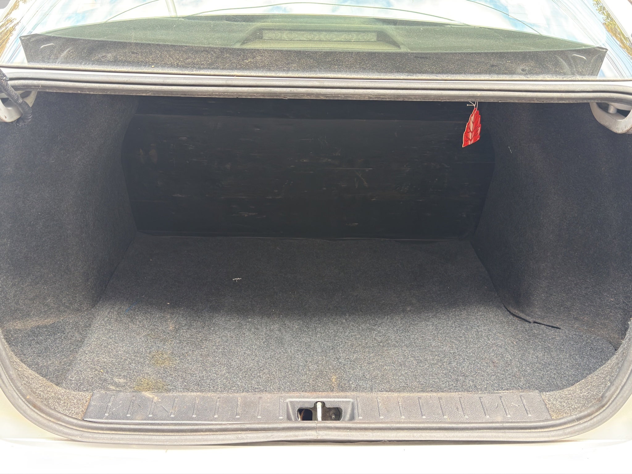 2024 Nissan Versa 4 pts. Sense, TM5, a/ac., R-15