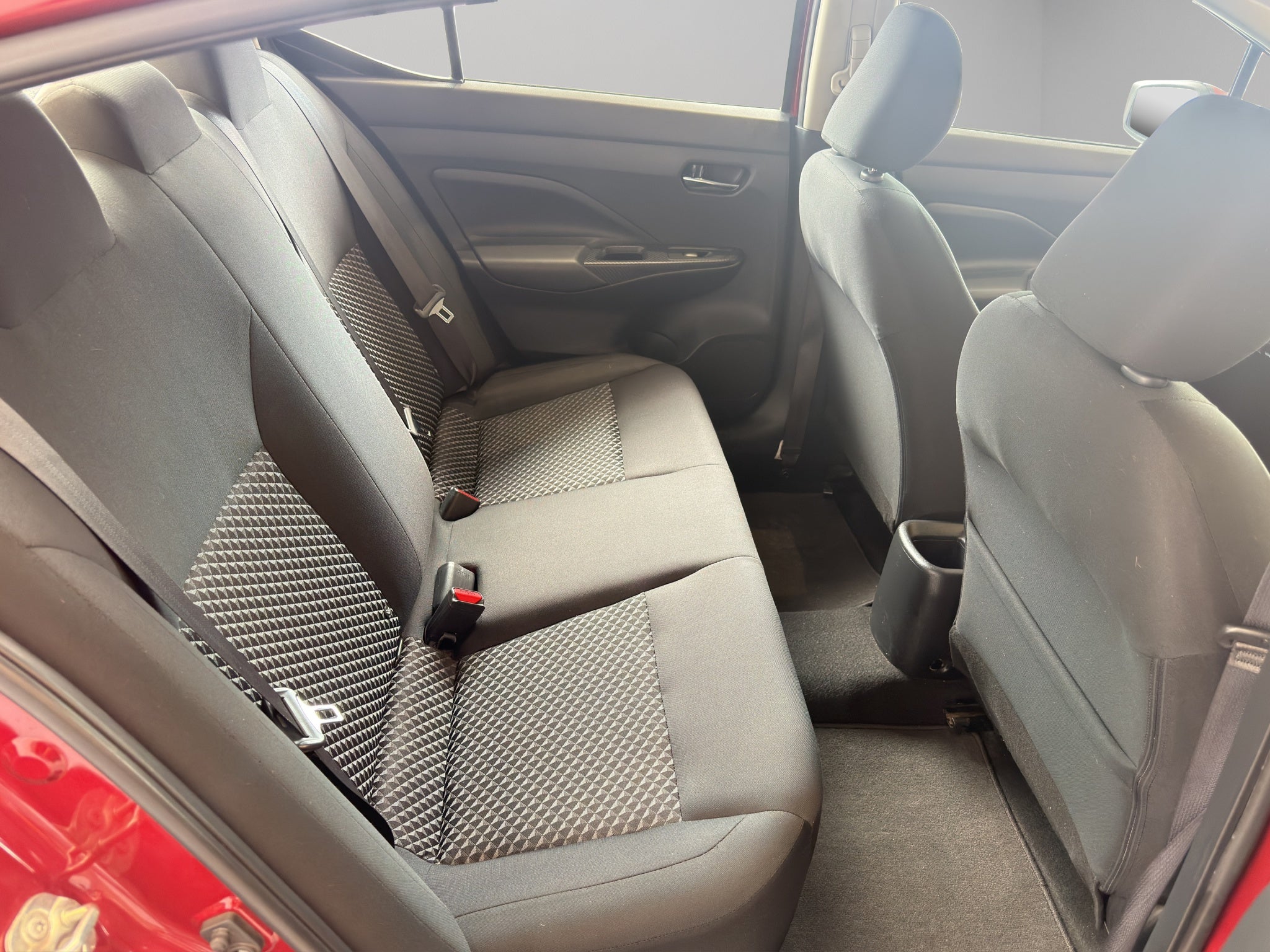 2021 Nissan Versa 4 pts. Sense, TM5, a/ac., VE, R-15