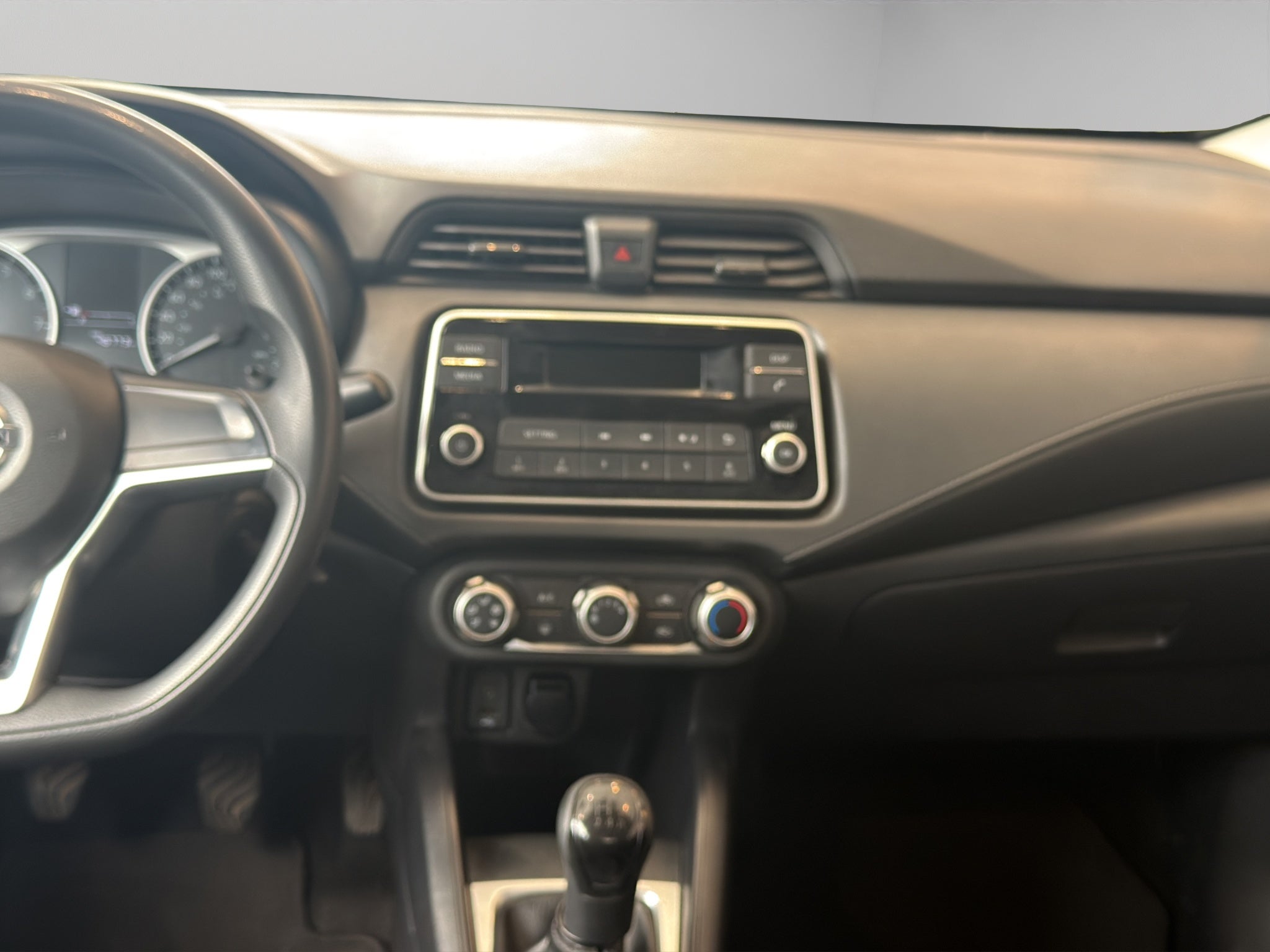 2021 Nissan Versa 4 pts. Sense, TM5, a/ac., VE, R-15