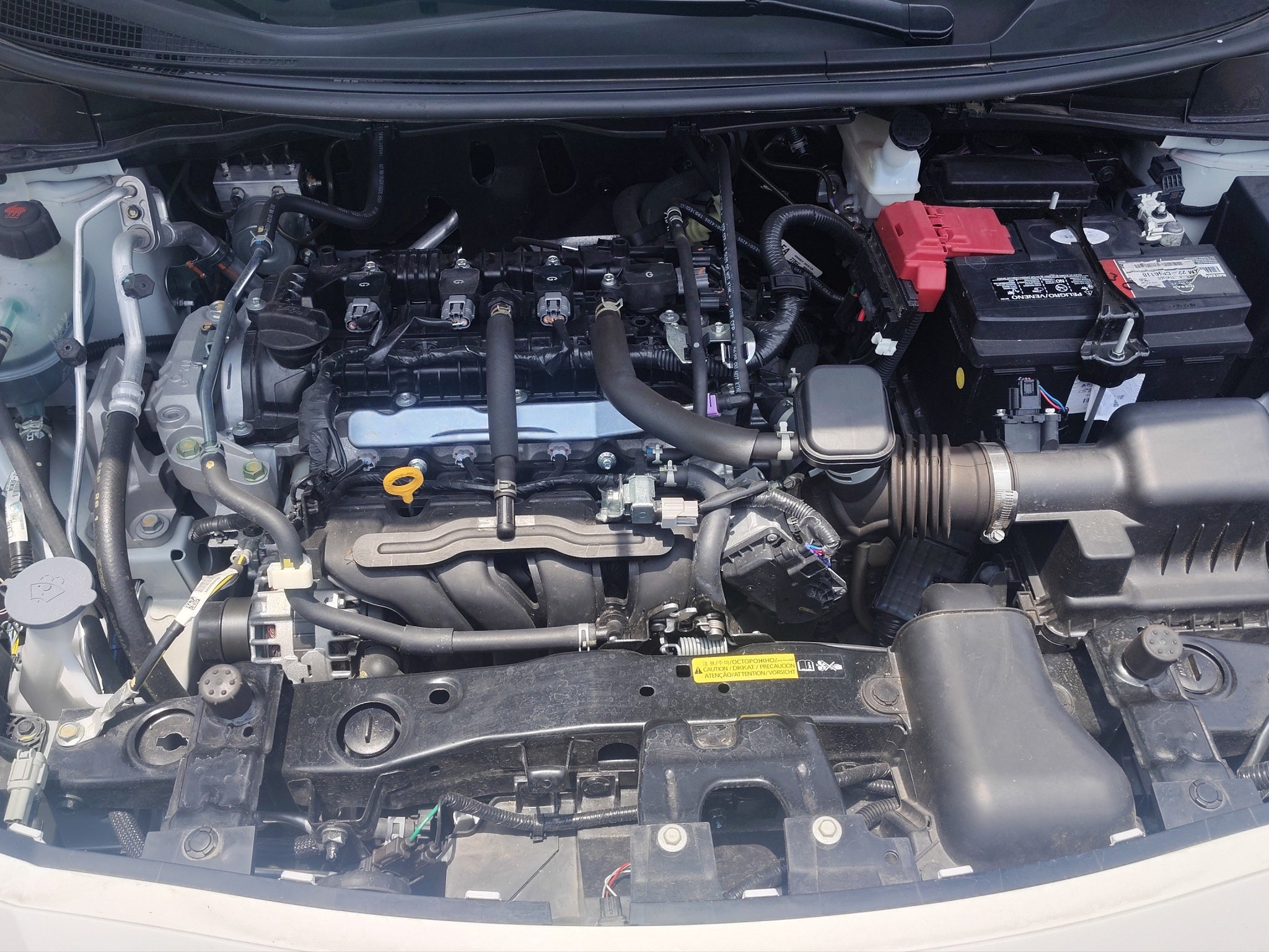 2025 Nissan Versa 4 pts. Advance, TM5, a/ac., f. niebla, RA-16 (línea anterior)