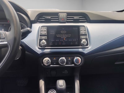 2025 Nissan Versa 4 pts. Advance, TM5, a/ac., f. niebla, RA-16 (línea anterior)