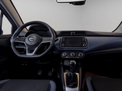 2024 Nissan Versa 4 pts. Advance, TM5, a/ac., f. niebla, RA-16