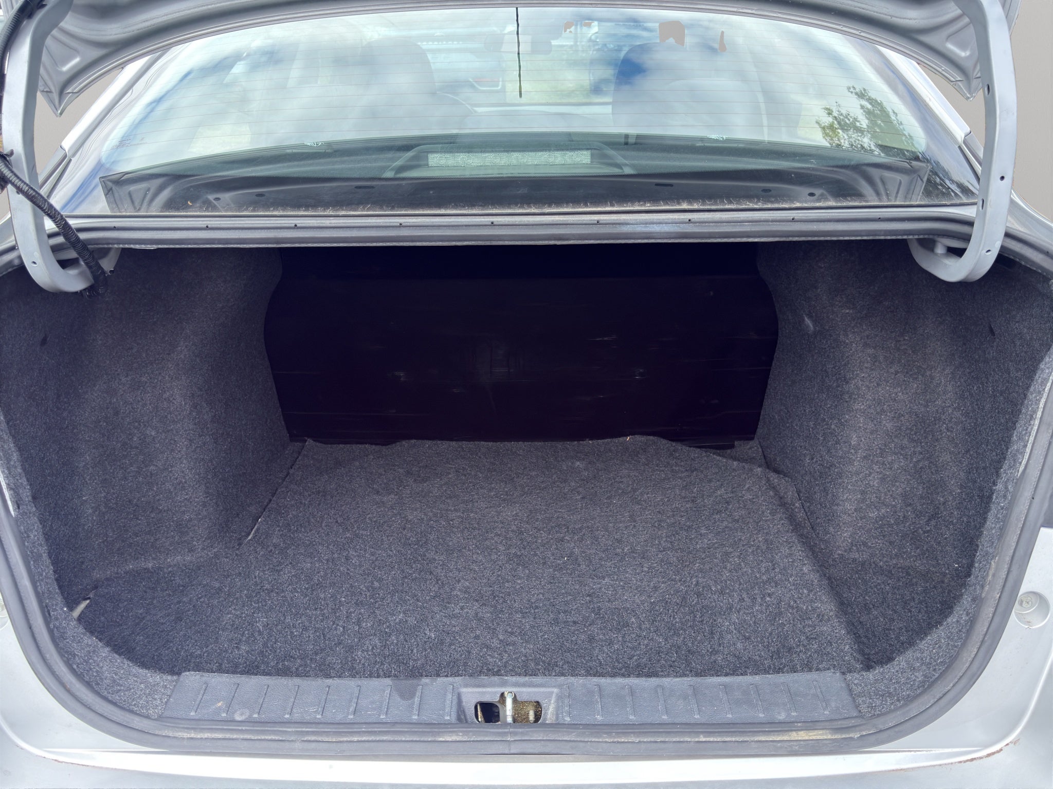 2024 Nissan Versa 4 pts. Sense, TM5, a/ac., R-15