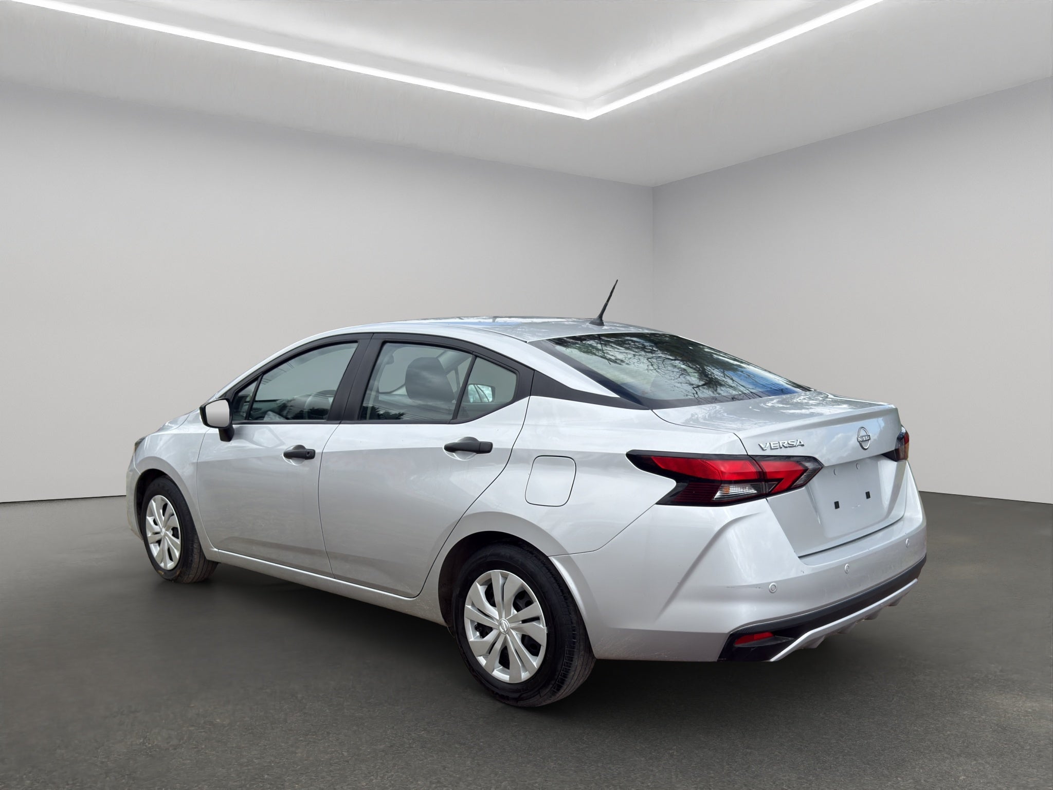 2024 Nissan Versa 4 pts. Sense, TM5, a/ac., R-15