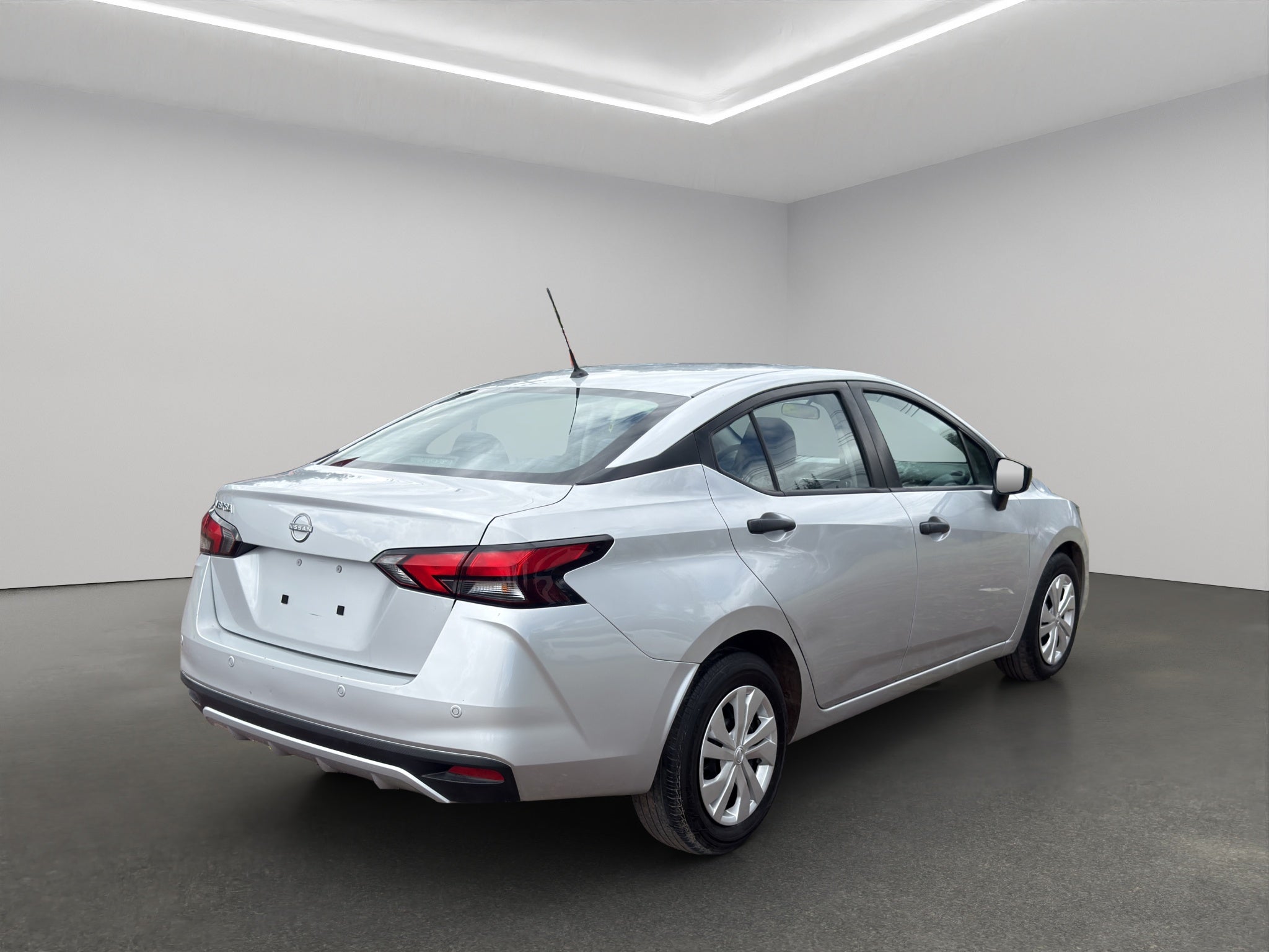 2024 Nissan Versa 4 pts. Sense, TM5, a/ac., R-15
