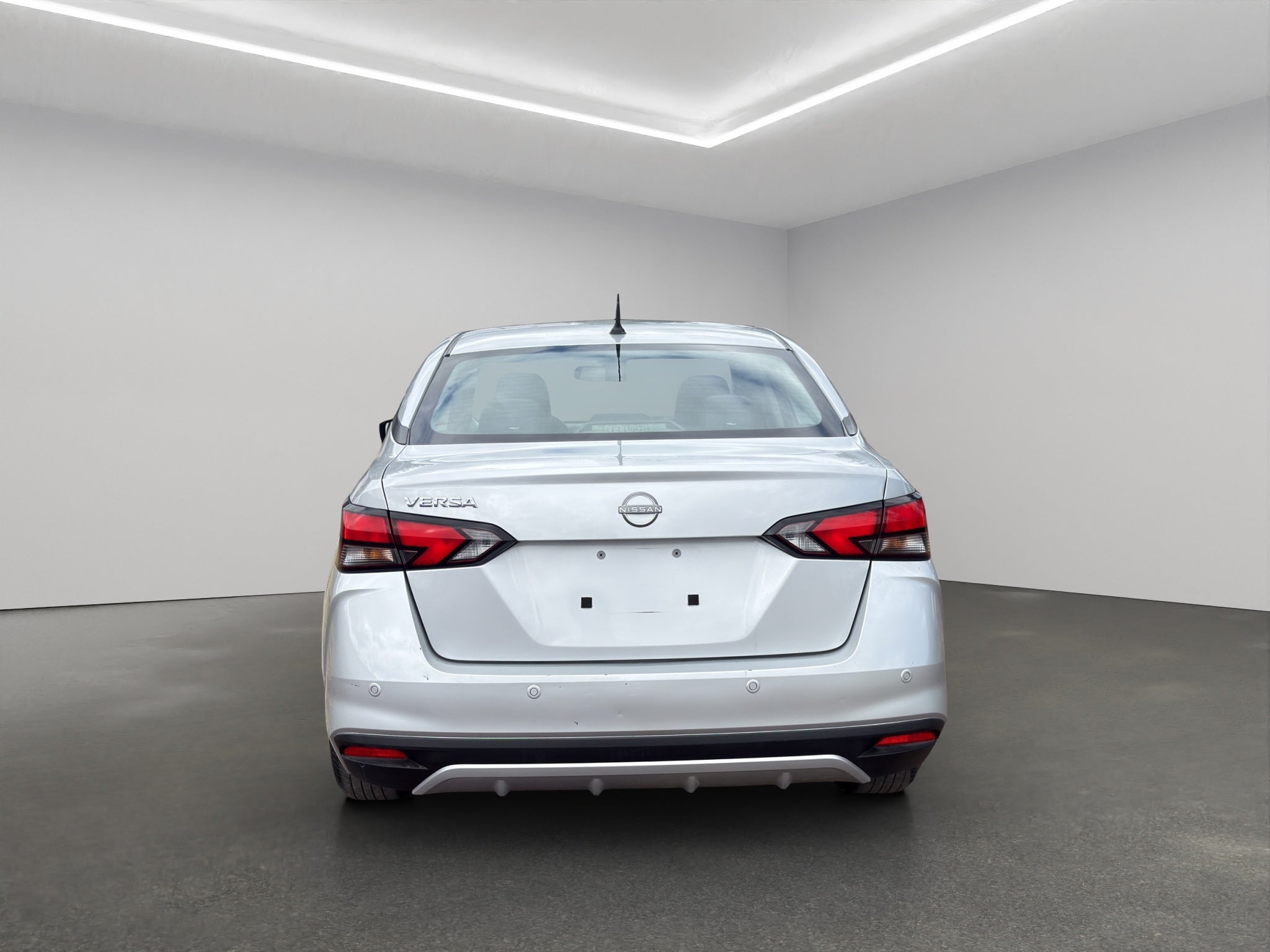 2024 Nissan Versa 4 pts. Sense, TM5, a/ac., R-15