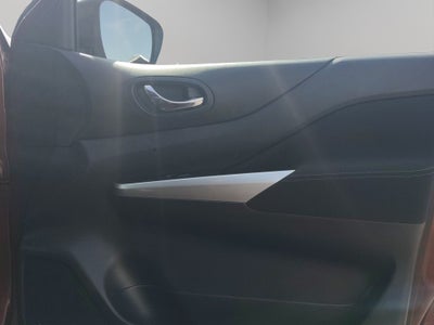 2023 Nissan Comerciales Frontier y NP 300 Frontier Pick-Up 4 pts. Frontier LE, Doble Cab., L4, 2.5l, TM6, a/ac., VE, estribos, RA-17