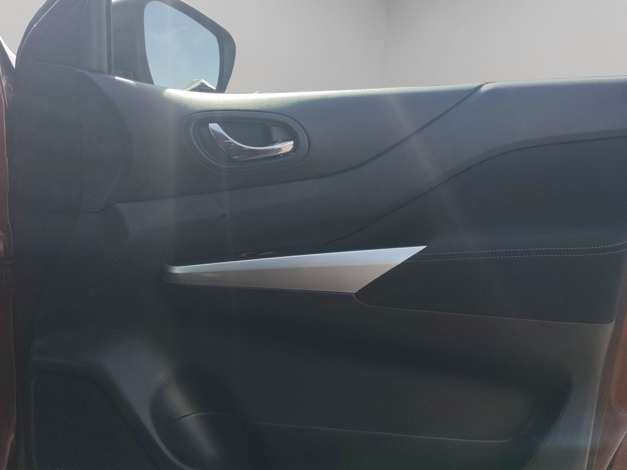 2023 Nissan Comerciales Frontier y NP 300 Frontier Pick-Up 4 pts. Frontier LE, Doble Cab., L4, 2.5l, TM6, a/ac., VE, estribos, RA-17