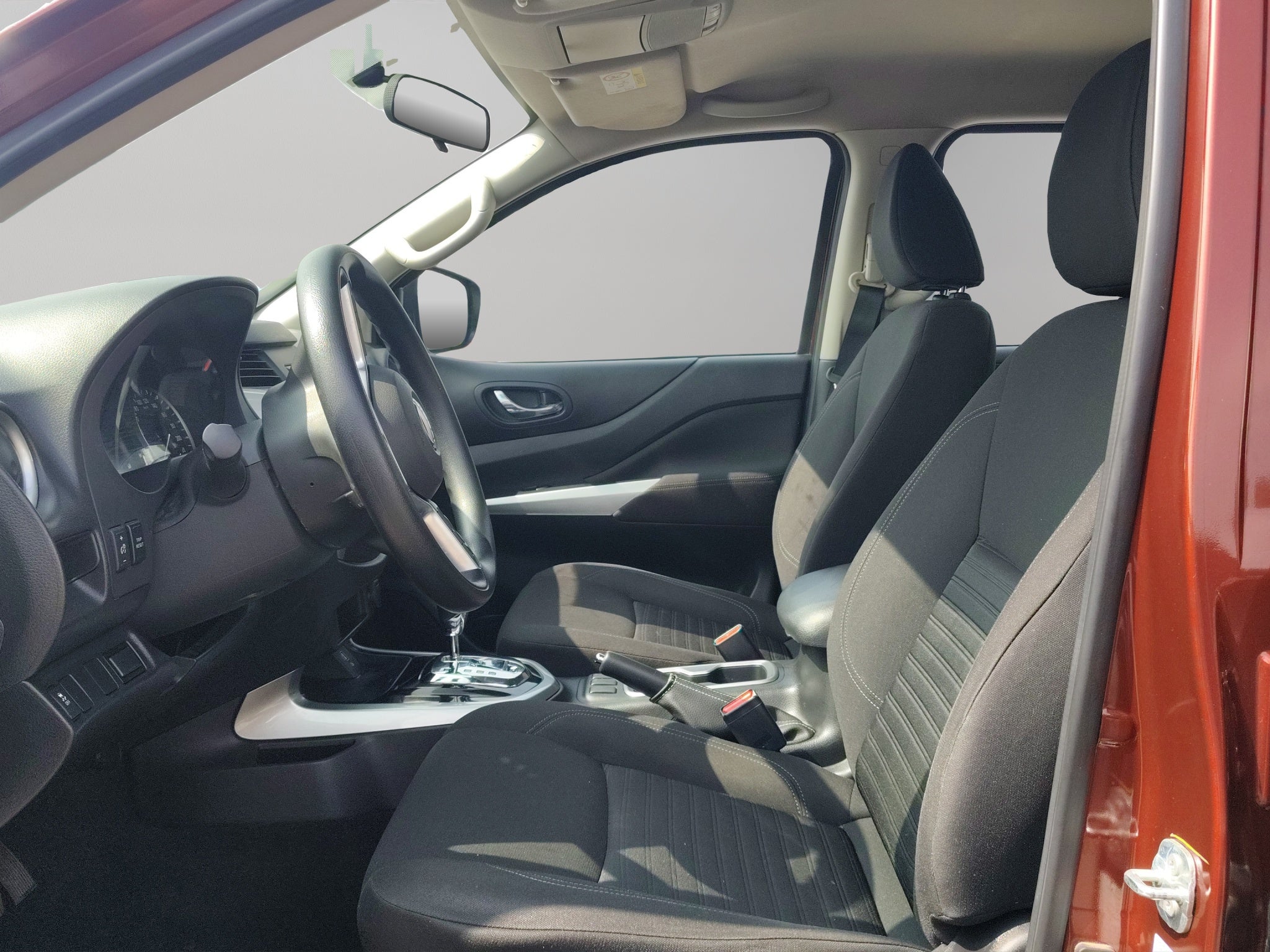 2023 Nissan Comerciales Frontier y NP 300 Frontier Pick-Up 4 pts. Frontier LE, Doble Cab., L4, 2.5l, TM6, a/ac., VE, estribos, RA-17