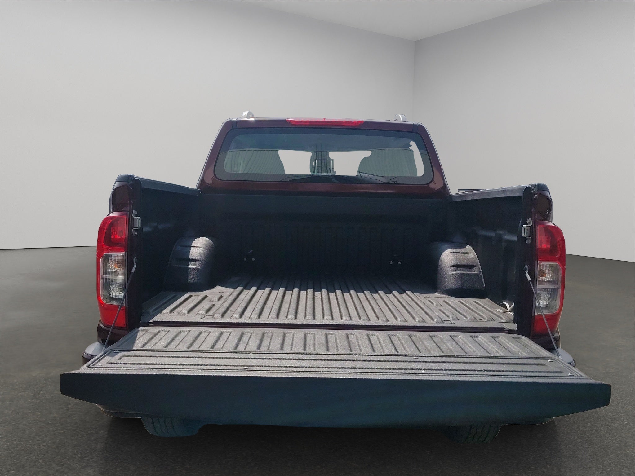 2023 Nissan Comerciales Frontier y NP 300 Frontier Pick-Up 4 pts. Frontier LE, Doble Cab., L4, 2.5l, TM6, a/ac., VE, estribos, RA-17