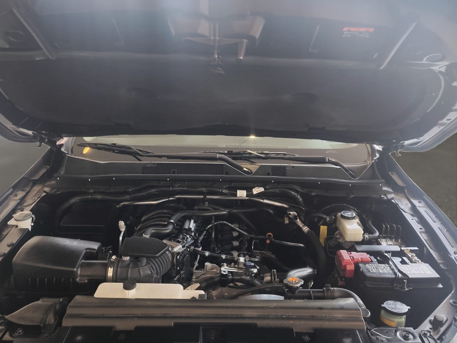 2023 Nissan Comerciales Frontier y NP 300 Frontier Pick-Up 4 pts. Frontier LE, Doble Cab., L4, 2.5l, TM6, a/ac., VE, estribos, RA-17