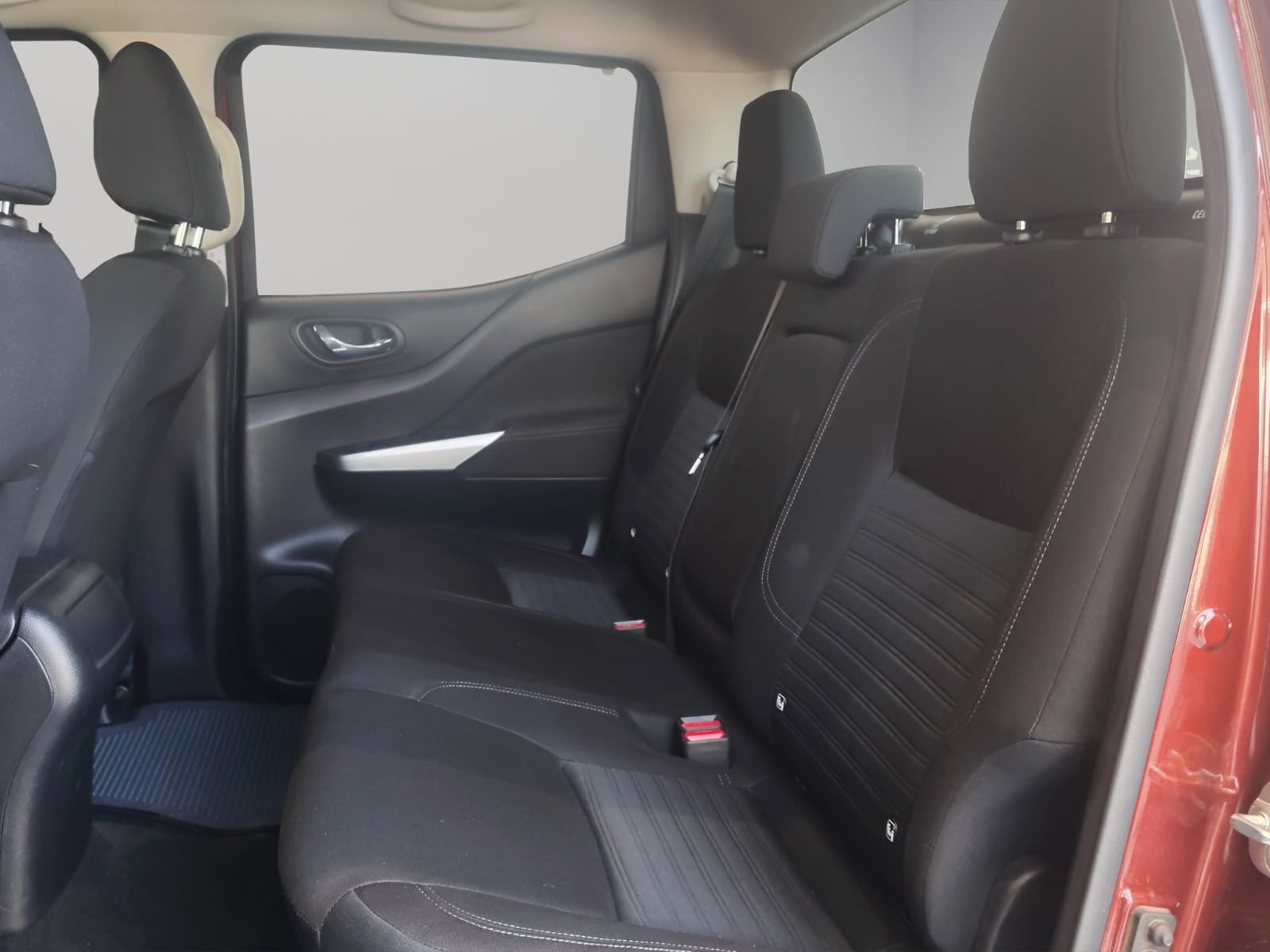 2023 Nissan Comerciales Frontier y NP 300 Frontier Pick-Up 4 pts. Frontier LE, Doble Cab., L4, 2.5l, TM6, a/ac., VE, estribos, RA-17