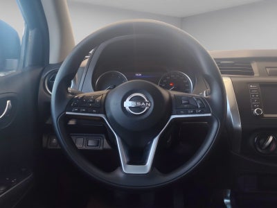 2023 Nissan Comerciales Frontier y NP 300 Frontier Pick-Up 4 pts. Frontier LE, Doble Cab., L4, 2.5l, TM6, a/ac., VE, estribos, RA-17