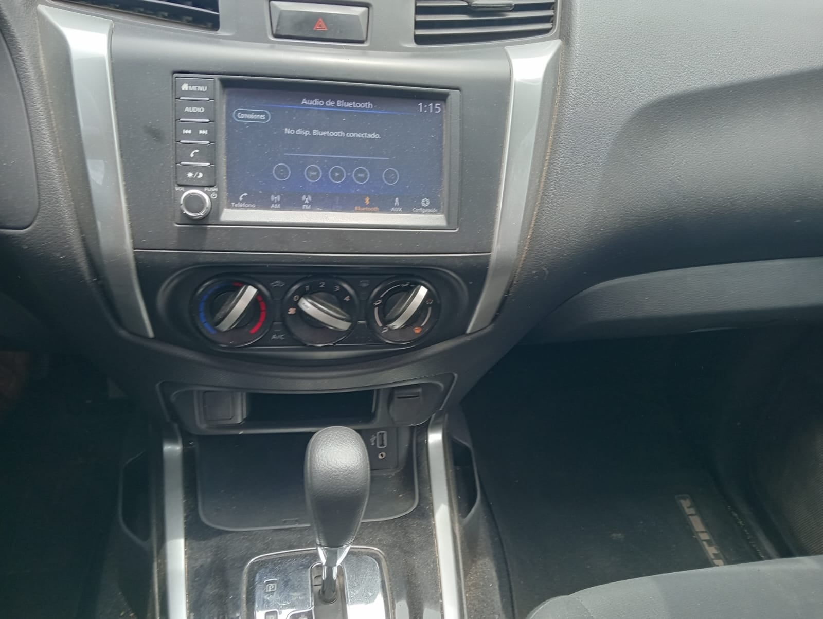 2023 Nissan Comerciales Frontier y NP 300 Frontier Pick-Up 4 pts. Frontier LE, Doble Cab., L4, 2.5l, TM6, a/ac., VE, estribos, RA-17