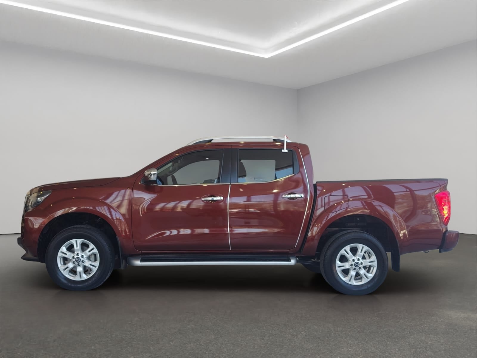 2023 Nissan Comerciales Frontier y NP 300 Frontier Pick-Up 4 pts. Frontier LE, Doble Cab., L4, 2.5l, TM6, a/ac., VE, estribos, RA-17