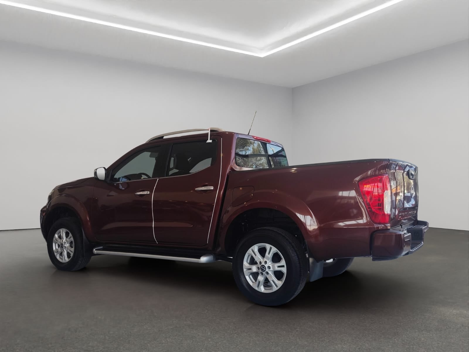 2023 Nissan Comerciales Frontier y NP 300 Frontier Pick-Up 4 pts. Frontier LE, Doble Cab., L4, 2.5l, TM6, a/ac., VE, estribos, RA-17
