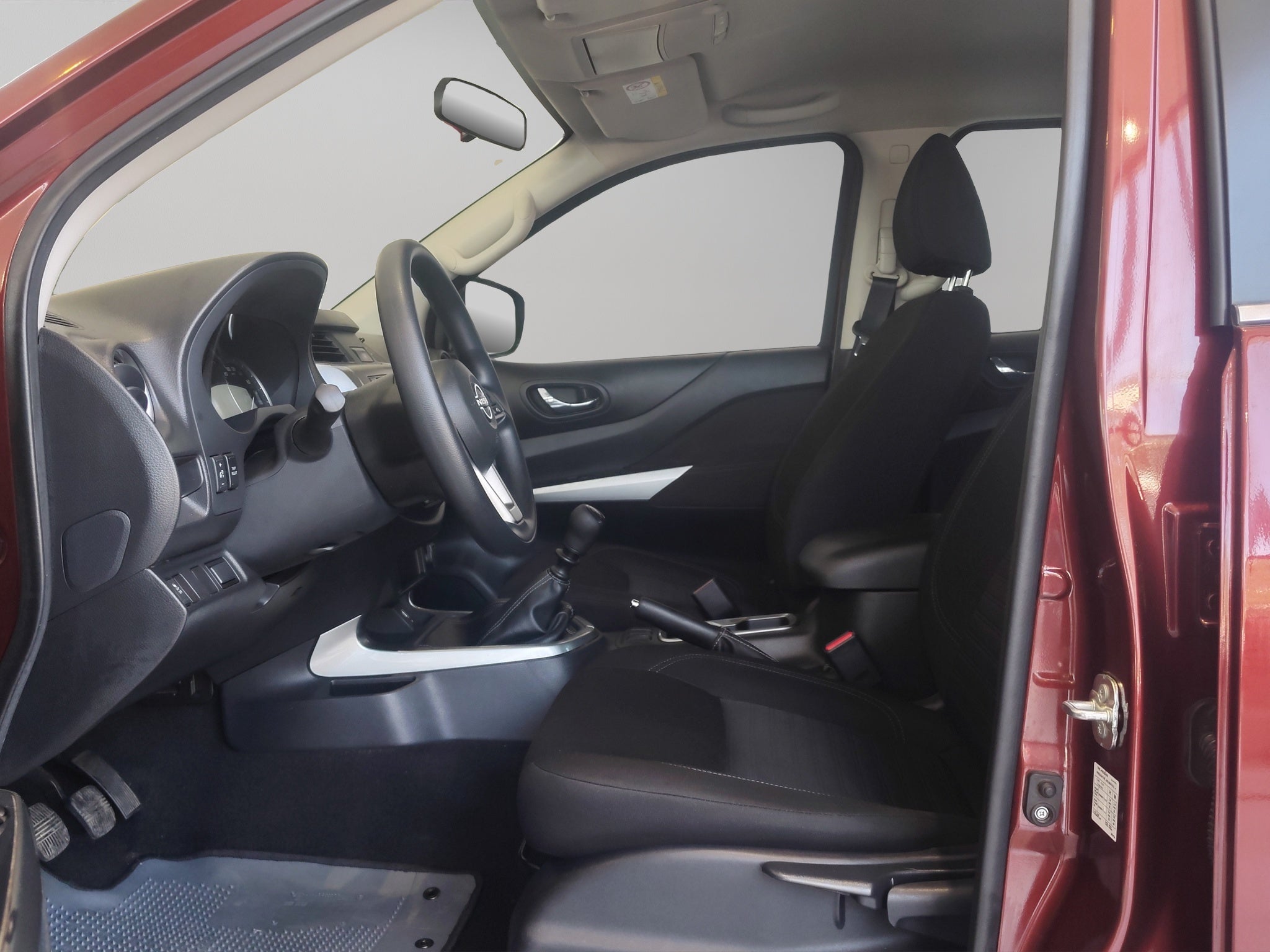 2023 Nissan Comerciales Frontier y NP 300 Frontier Pick-Up 4 pts. Frontier LE, Doble Cab., L4, 2.5l, TM6, a/ac., VE, estribos, RA-17