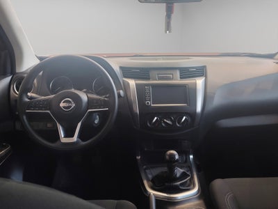 2023 Nissan Comerciales Frontier y NP 300 Frontier Pick-Up 4 pts. Frontier LE, Doble Cab., L4, 2.5l, TM6, a/ac., VE, estribos, RA-17