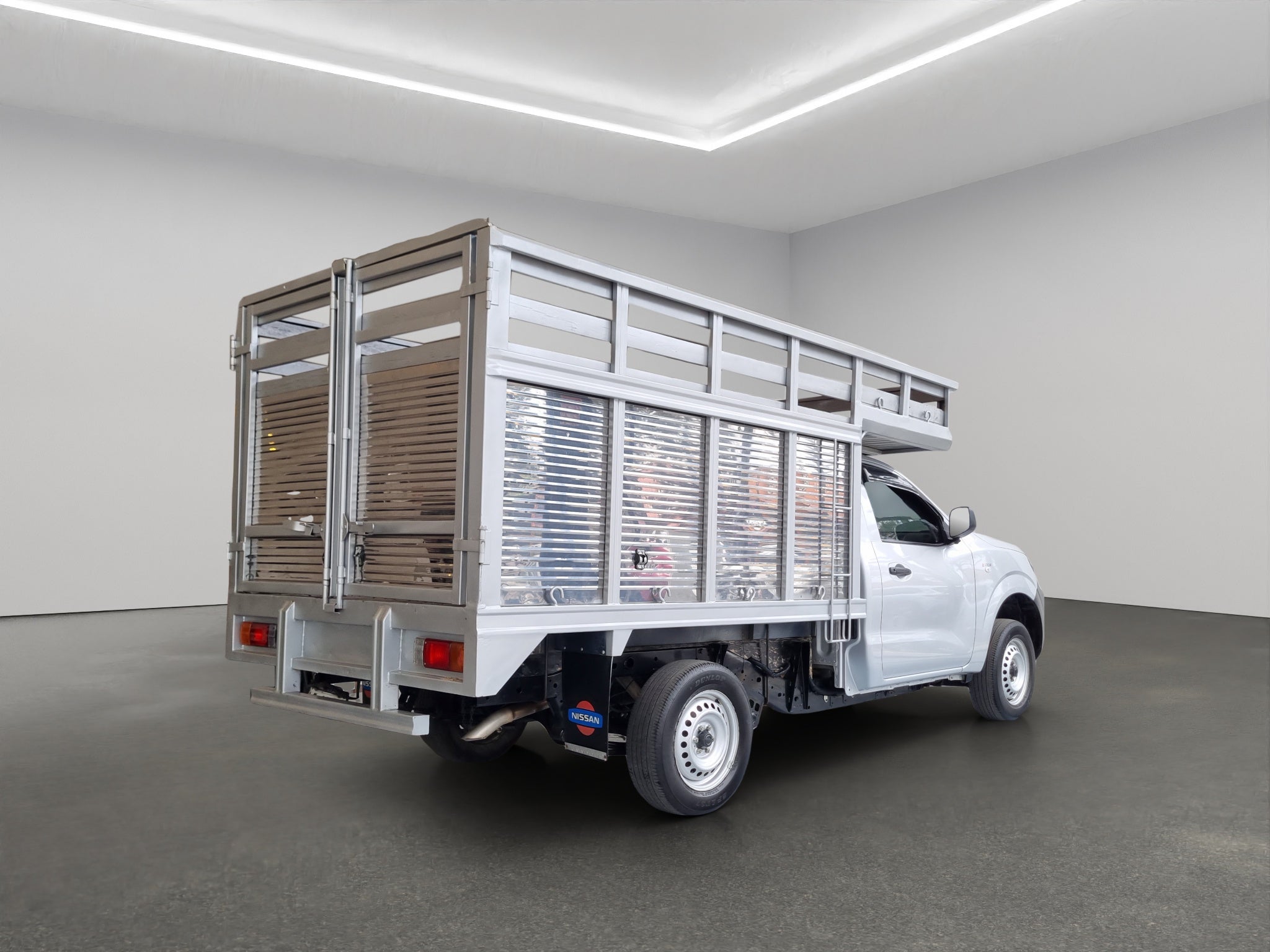 2023 Nissan Comerciales NP300 2 pts. Chas. Cab., TD, TM6, a/ac.