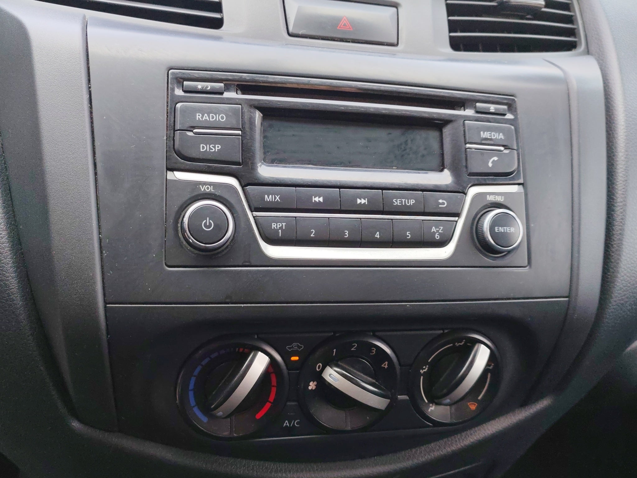 2023 Nissan Comerciales NP300 2 pts. Pick-Up, Cab. Sencilla, TM6, a/ac.