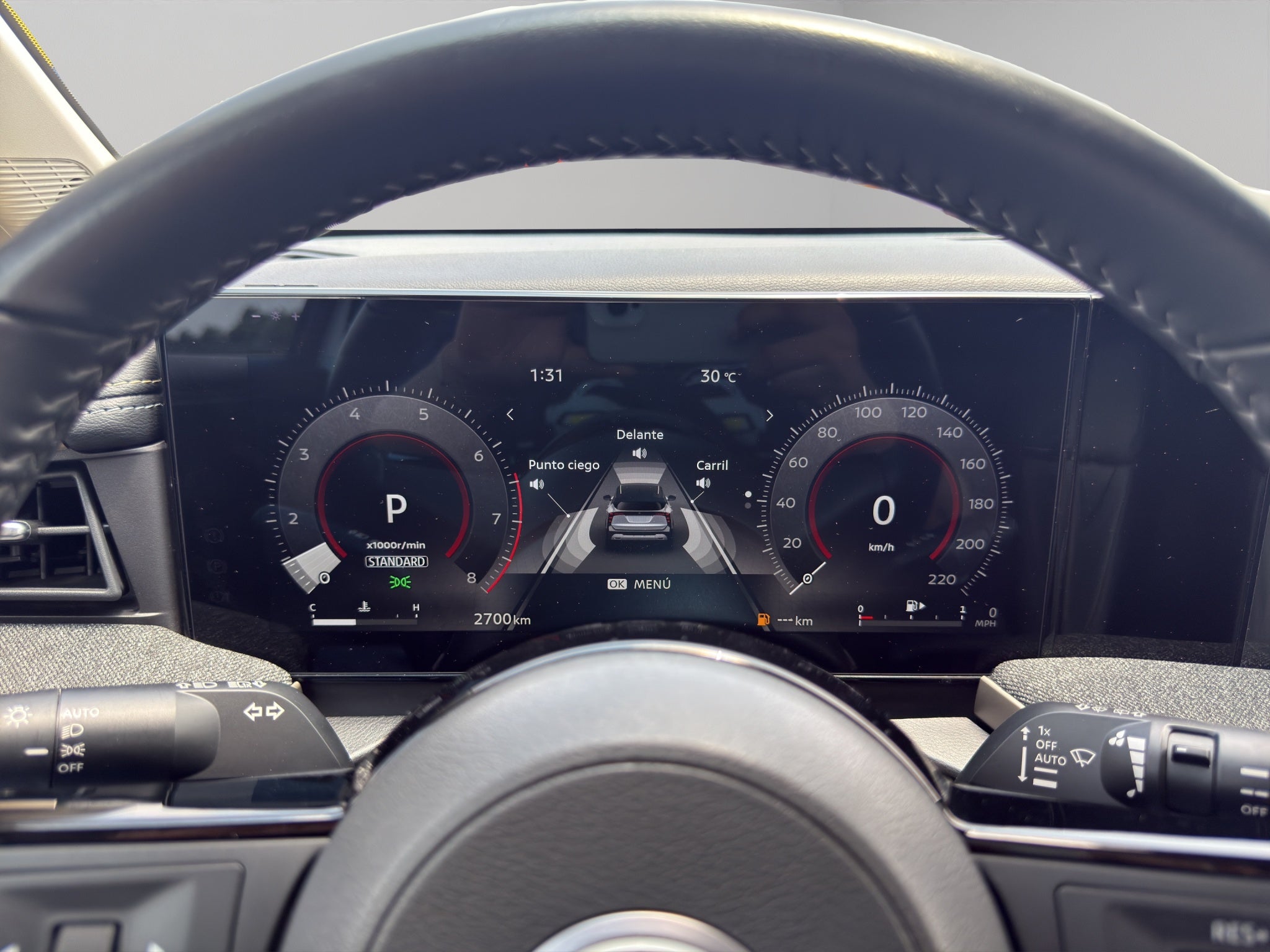 2025 Nissan Kicks VUD 5 pts. Platinum, 2.0l, TA, TP, s. Bose, pantalla touch 12