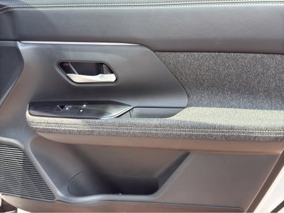 2025 Nissan Kicks VUD 5 pts. Platinum, 2.0l, TA, TP, s. Bose, pantalla touch 12