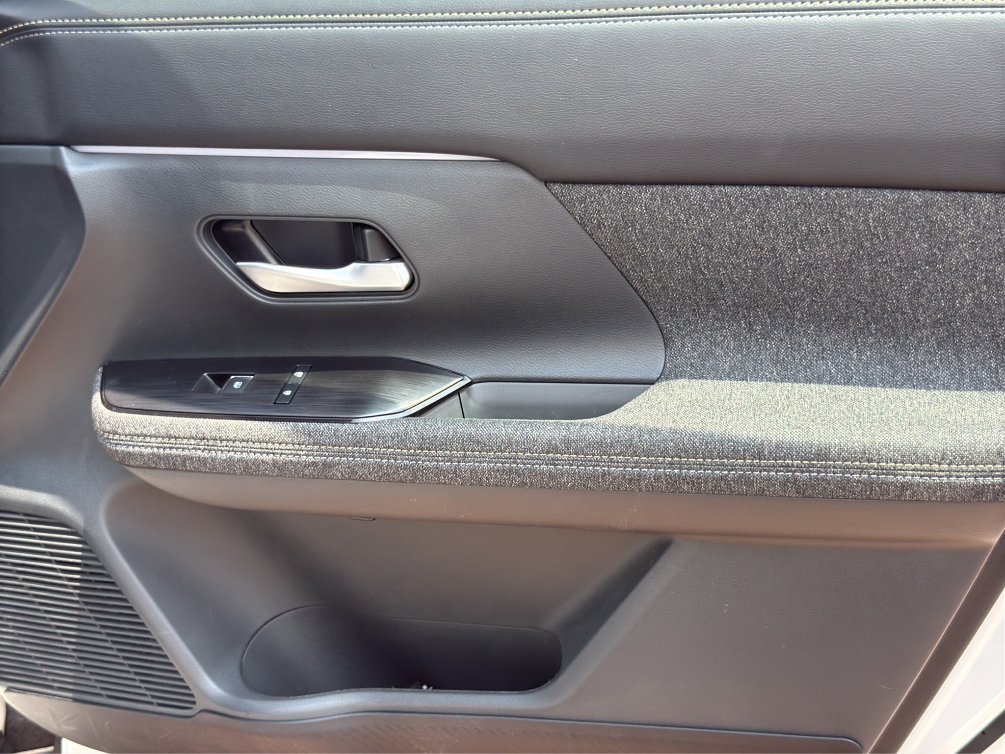 2025 Nissan Kicks VUD 5 pts. Platinum, 2.0l, TA, TP, s. Bose, pantalla touch 12