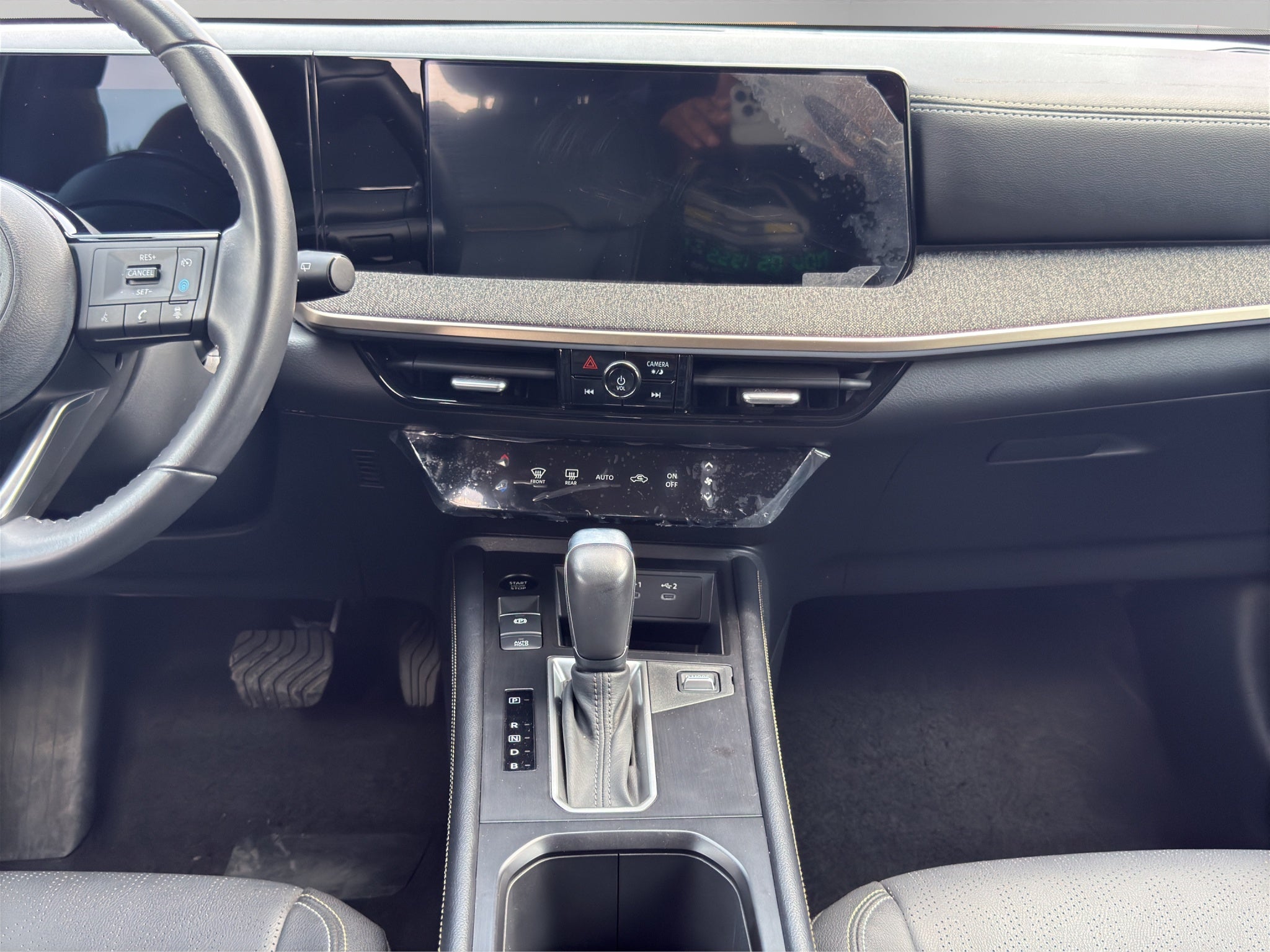 2025 Nissan Kicks VUD 5 pts. Platinum, 2.0l, TA, TP, s. Bose, pantalla touch 12