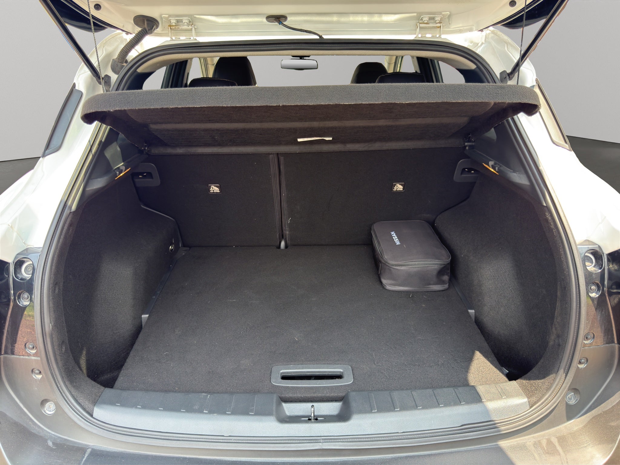 2025 Nissan Kicks VUD 5 pts. Platinum, 2.0l, TA, TP, s. Bose, pantalla touch 12