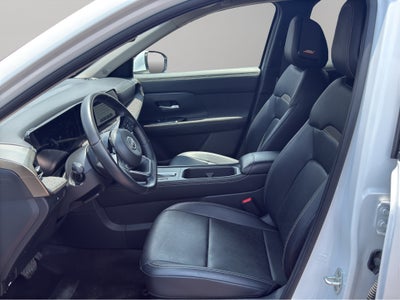 2025 Nissan Kicks VUD 5 pts. Platinum, 2.0l, TA, TP, s. Bose, pantalla touch 12